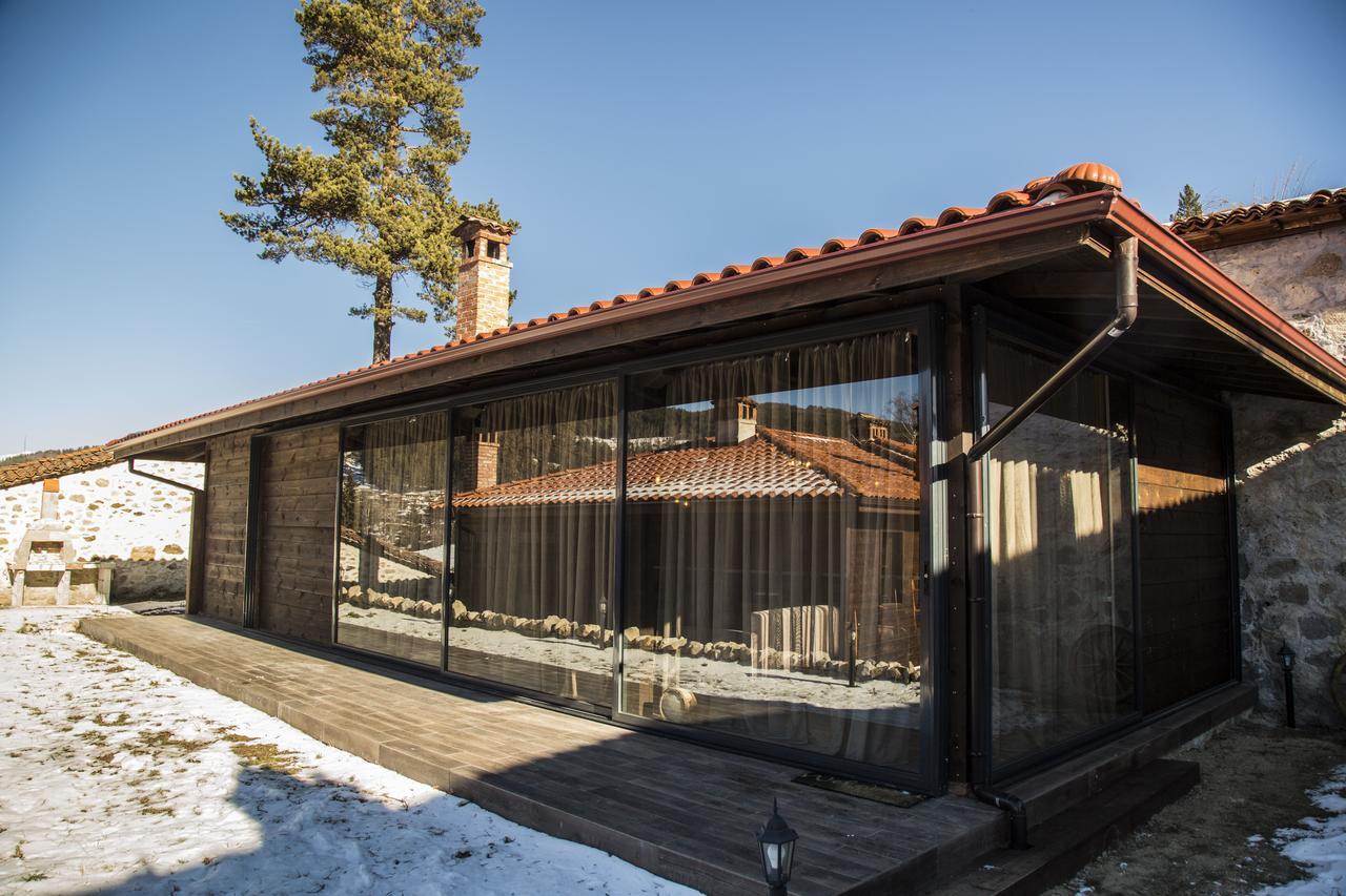 コプリフシティツァ Red Houseヴィラ エクステリア 写真